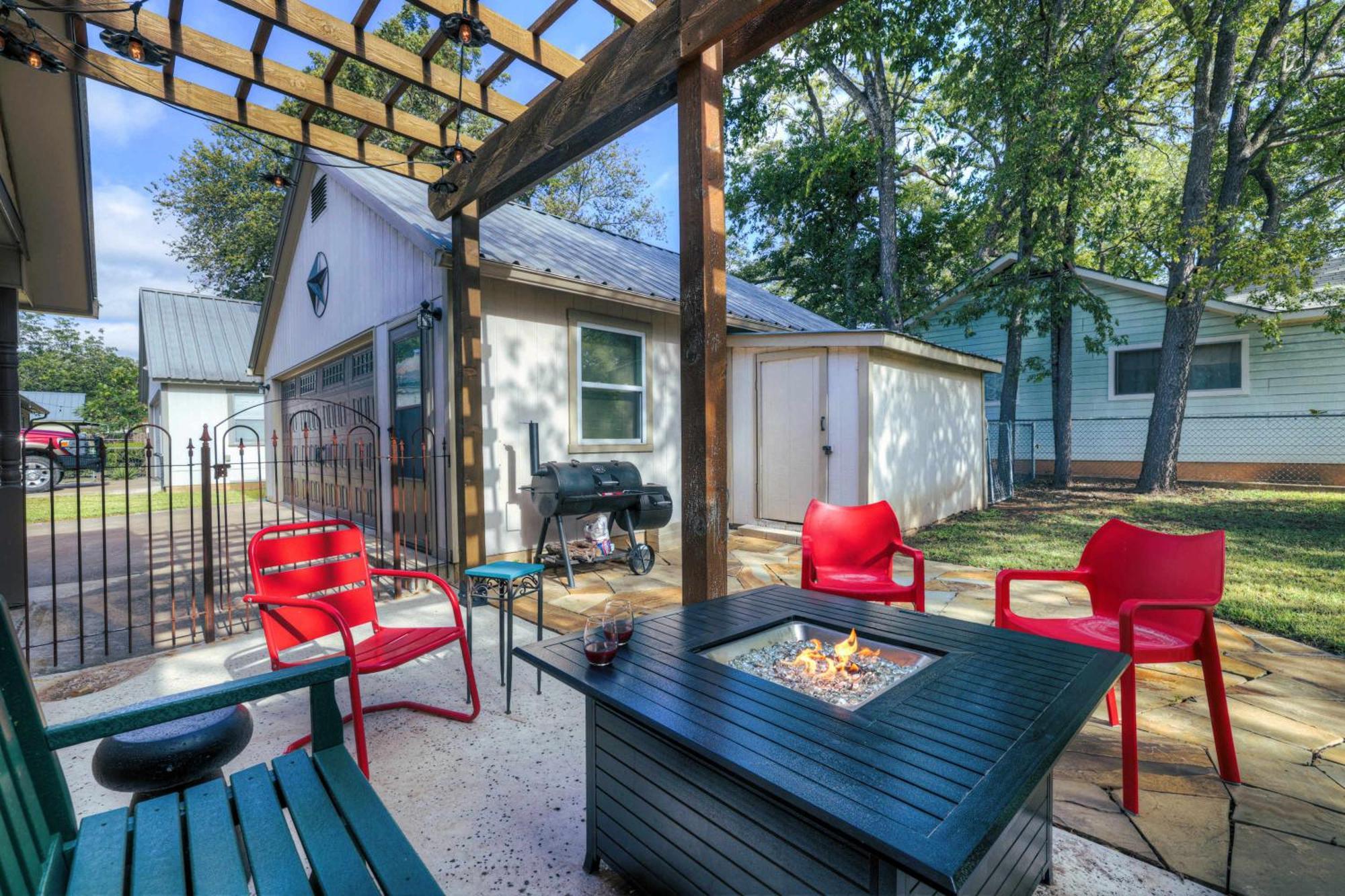 Peach Street Retreat - Fire Pit And Close To Main St Villa Fredericksburg Exterior photo