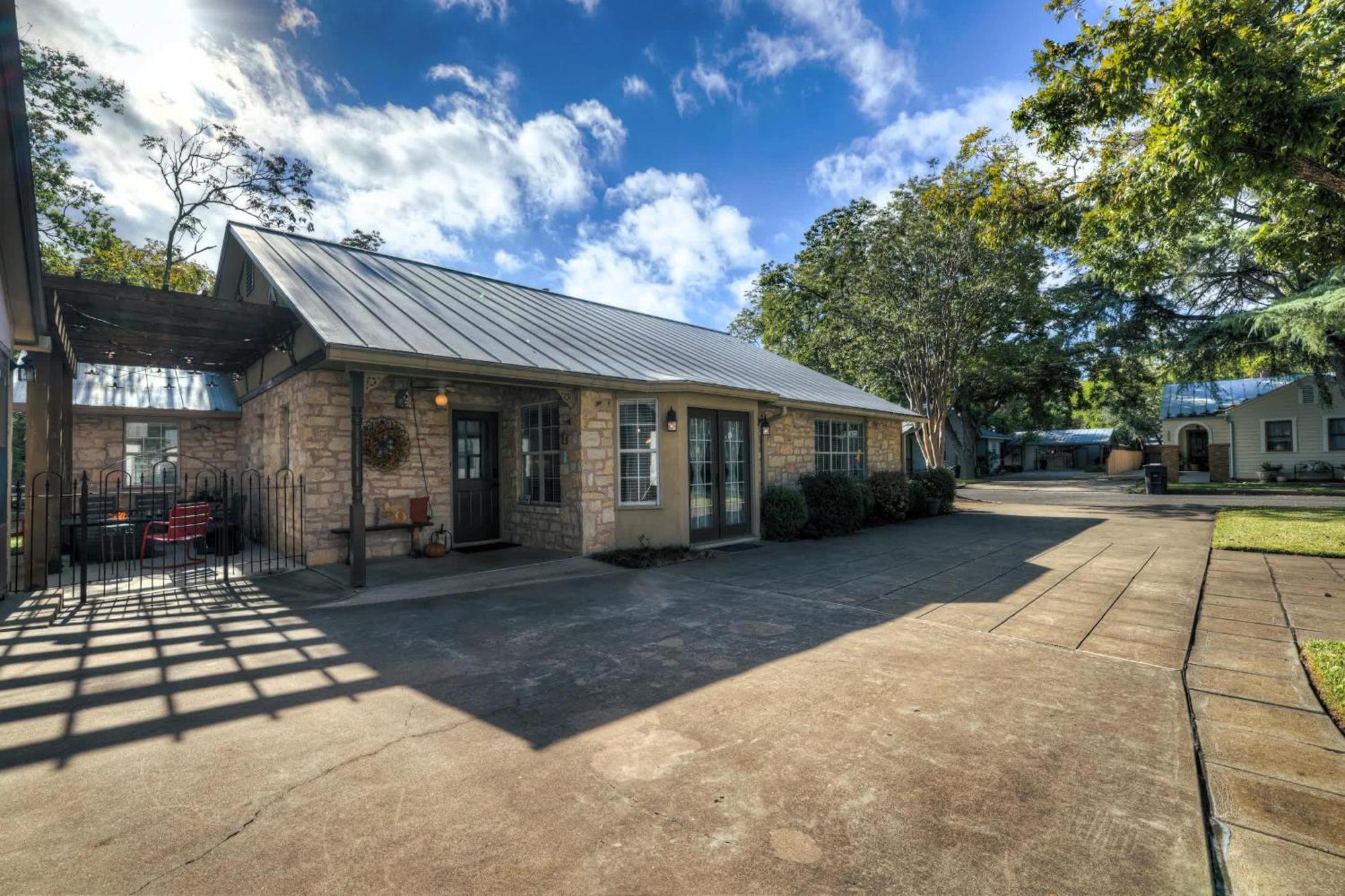 Peach Street Retreat - Fire Pit And Close To Main St Villa Fredericksburg Exterior photo