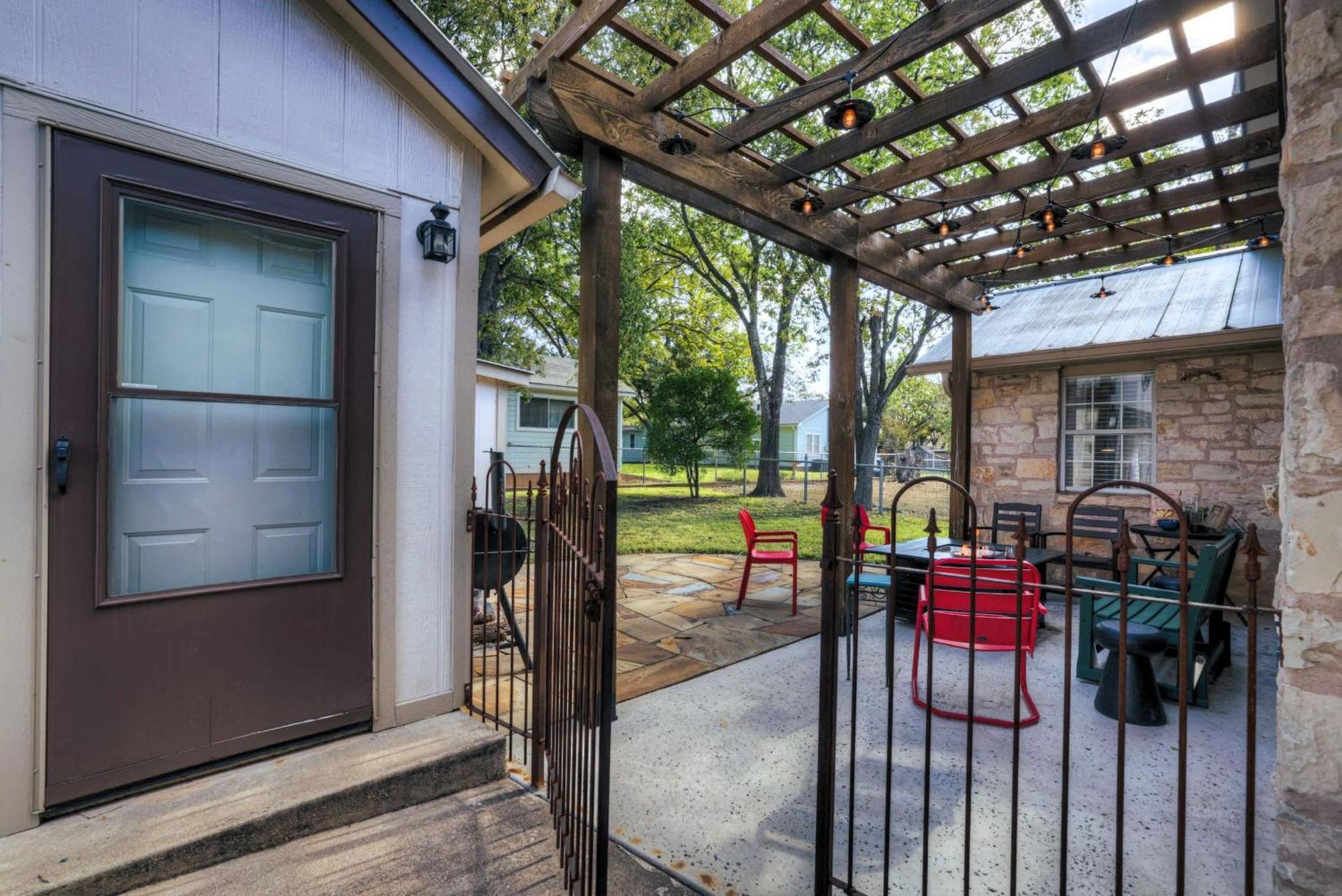 Peach Street Retreat - Fire Pit And Close To Main St Villa Fredericksburg Exterior photo