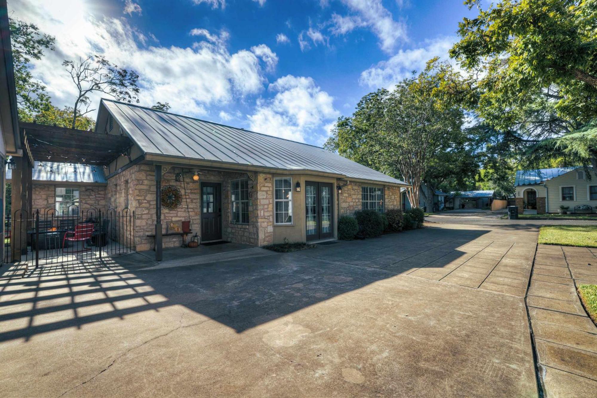 Peach Street Retreat - Fire Pit And Close To Main St Villa Fredericksburg Exterior photo